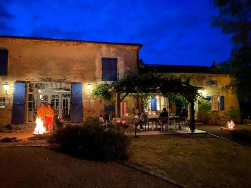 Photo de la galerie de l'établissement La Vigne, fully modernised farmhouse dated 1882 incl Swimming pool per Aug 2025!, à Le Theil