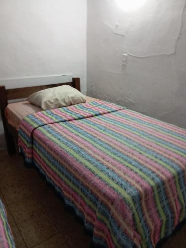 Säng eller sängar i ett rum på Posada Carmelita
