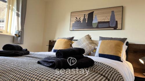 מיטה או מיטות בחדר ב-Myrtles Barn Amazing Renovated 2 Bed No Guest Fee