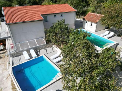 View ng pool sa Villa Sonja apartments o sa malapit