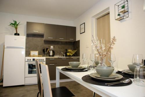 Η κουζίνα ή μικρή κουζίνα στο Apartman Grey