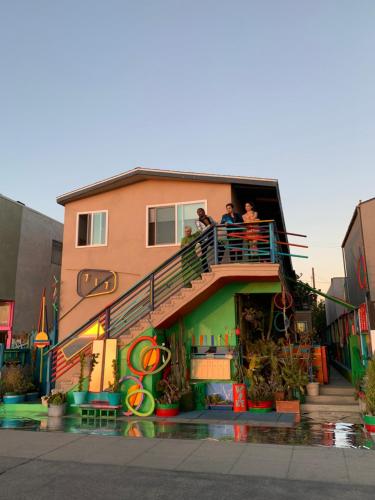 Chic Venice Beach Bungalow Steps from the Canals & Beach photo 61