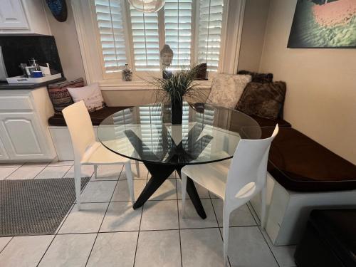 Chic Venice Beach Bungalow Steps from the Canals & Beach photo 19