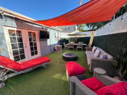 Chic Venice Beach Bungalow Steps from the Canals & Beach photo 51