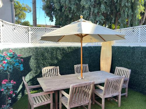 Chic Venice Beach Bungalow Steps from the Canals & Beach photo 40