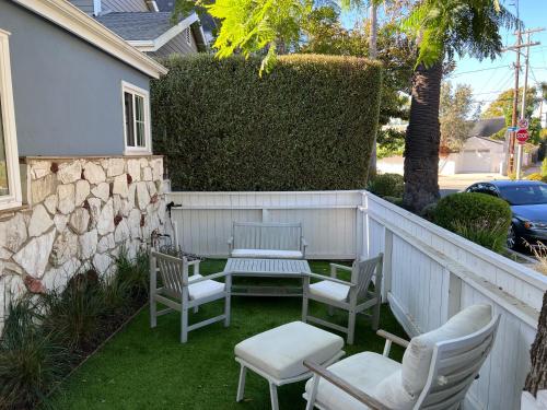 Chic Venice Beach Bungalow Steps from the Canals & Beach photo 42