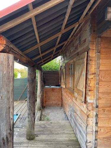 Gallery image of LES CHALETS DE VANESS' le Mahé in Digoin