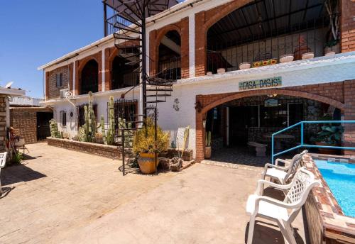 Bazén v ubytování Huge Family - 5 bedroom sleeps 16 with private pool home nebo v jeho okolí
