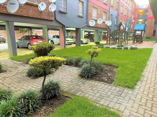 Κήπος έξω από το Kempton Park Self Catering Private House Nearby to OR Tambo International Airport