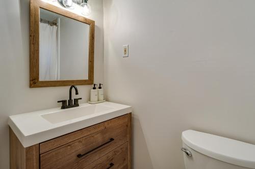 A bathroom at Mount Pine Getaway Near Green Mtn Natl Forest!