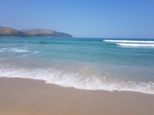 a view of the ocean from the beach at Casa Will Maresias in Maresias