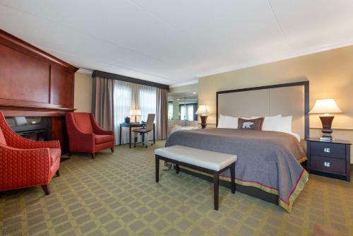 a hotel room with a bed and a desk at Best Western Plus White Bear Country Inn in White Bear Lake