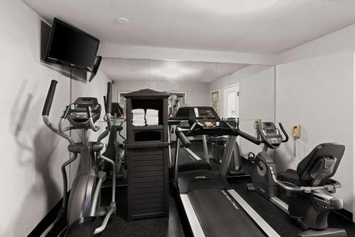 a gym with treadmills and ellipticals in a room at Best Western Executive Inn in Grove City