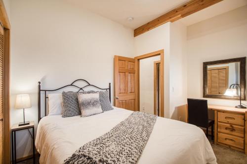 a bedroom with a bed and a desk and a desk at Sagle Sunrise in Sagle