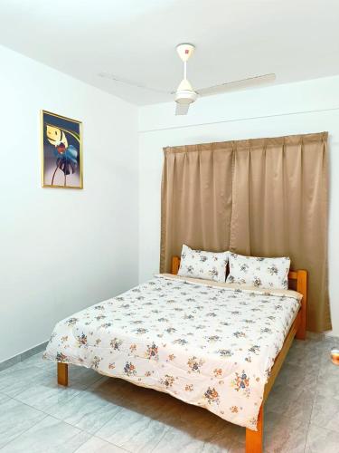 Кровать или кровати в номере D'Luna Homestay Terengganu - LADANG GEMILANG 2