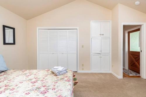 a bedroom with a bed and a closet at Murphys Wine Country Getaway in Murphys