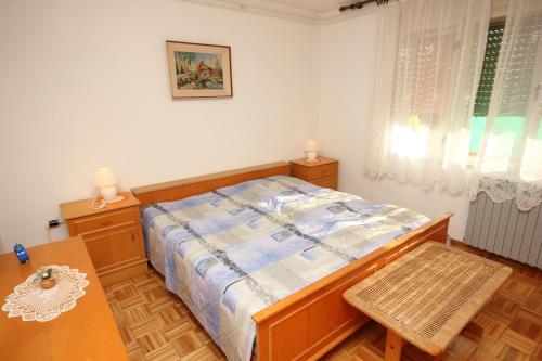 Postel nebo postele na pokoji v ubytování Apartments with a parking space Fazana - 7230