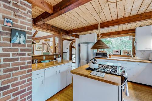 Η κουζίνα ή μικρή κουζίνα στο Nana’s Treehouse