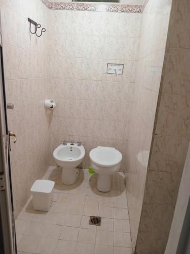 a bathroom with a toilet and a sink at Departamento La Plazoleta in San Fernando del Valle de Catamarca