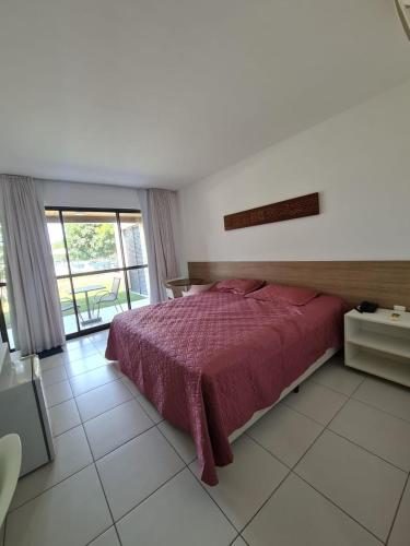 Ένα ή περισσότερα κρεβάτια σε δωμάτιο στο ILOA Condomínio Resort BARRA DE SÃO MIGUEL, Quarto em frente a piscina