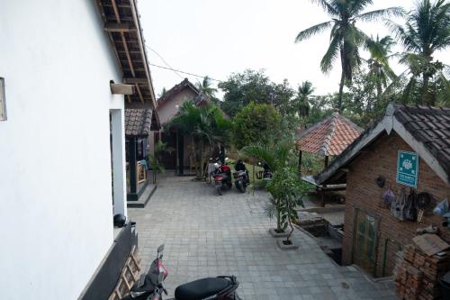 a courtyard with motorcycles parked in a building at Ramdan Homestay in Kuta Lombok