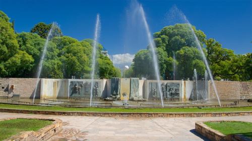 una fuente en medio de un parque en Departamento luminoso, Capital Mendoza en Mendoza