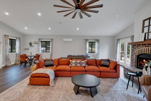 Gallery image of Pool Table, Fireplace, Patio, Office in Tulsa