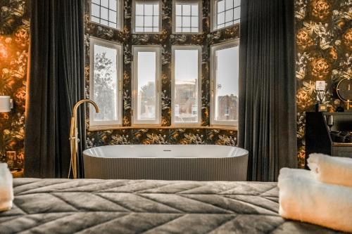 Ένα ή περισσότερα κρεβάτια σε δωμάτιο στο The Arundell Hotel
