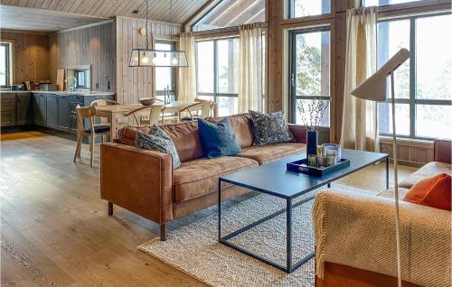 Χώρος καθιστικού στο Cozy Home In Bjorli With Wifi