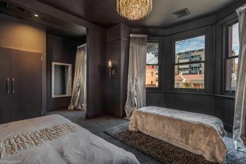 a bedroom with two beds and a window at Celestial Suite Free Park Thermal Oasis Session in Hobart