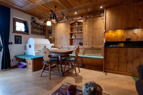 Dapur atau dapur kecil di Casa Lacedel 1, on ski slopes