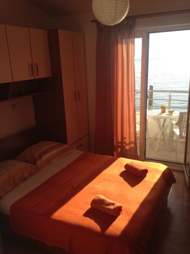 a bedroom with a bed with two towels on it at Apartments Markotic in Drasnice