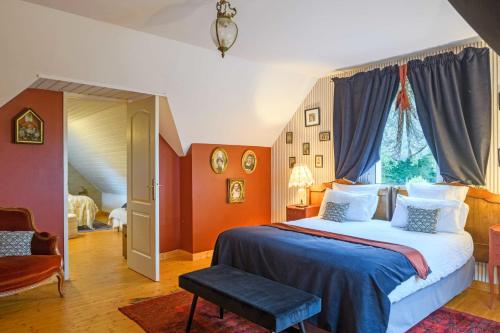 a bedroom with a bed with a blue comforter at Les Pierres Bleues in Saint-Coulitz