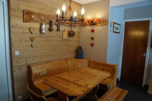 a wooden table in a room with a wooden wall at Appartement Morzine 1000 - 6 pers in Morzine