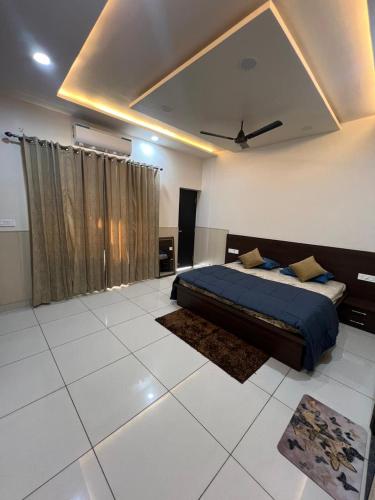 a bedroom with a bed and a ceiling at Luxury 3bhk villa (mere bebe da villa)@gopal nagar in Jalandhar