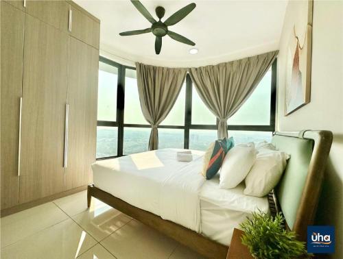 a bedroom with a bed with a ceiling fan at Macrolink Medini by RR JBcity in Nusajaya