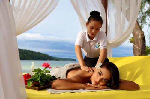 a woman getting her hair cut by a beautician at Eden Beach Resort By EHM in Koh Rong Sanloem