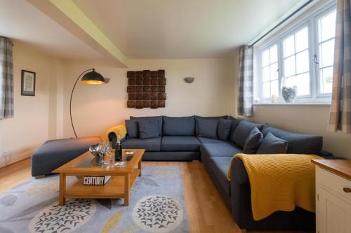 2 Ogilvie Lodge – Photos 2