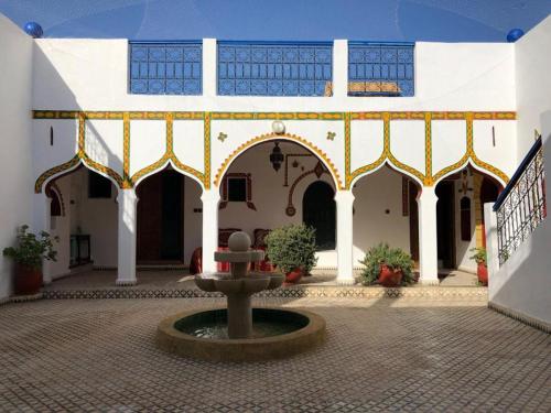 a courtyard with a fountain in the middle of a building at Room in villa Lair De La Mer no0969 in Sidi Kaouki