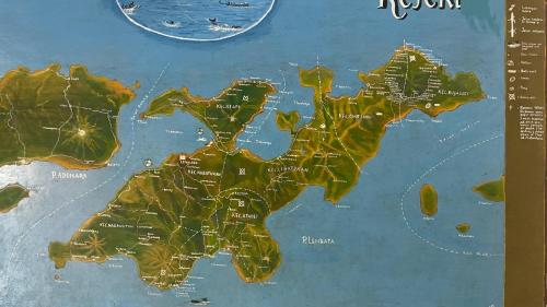 a map of the island of hawaiiana at Hotel Rejeki in Lewoleba