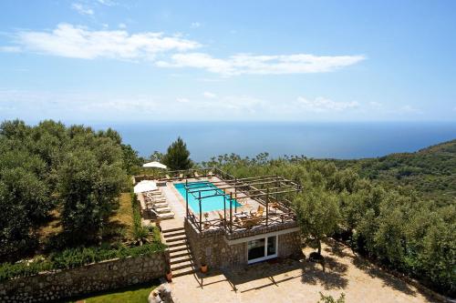 Villa con vistas al océano en Le Capannelle, en SantʼAgata sui Due Golfi