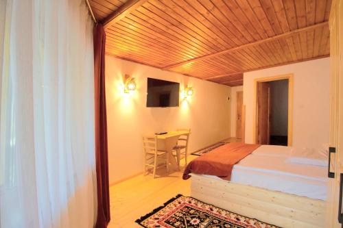 a bedroom with a bed and a table in a room at Fexada Home in Vama