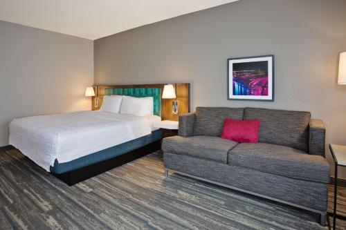 a hotel room with a bed and a couch at Hampton Inn & Suites Tampa-East/Casino/Fairgrounds in Seffner