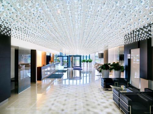 Lobby alebo recepcia v ubytovaní NH Bratislava Gate One