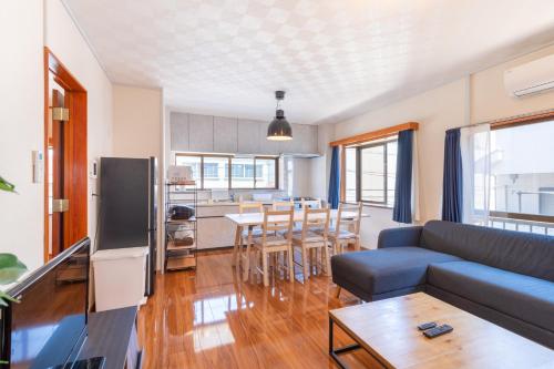 -Hirai- 10 minutes' walk from Hirai Station Direct service to Shinjuku and Akihabara 平井戸建