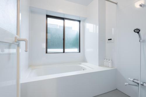 -Hirai- 10 minutes' walk from Hirai Station Direct service to Shinjuku and Akihabara 平井戸建