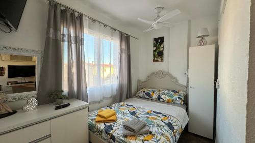 Posteľ alebo postele v izbe v ubytovaní Apartamenty Deluxe - Los Naufragos -Torrevieja Costa Blanca