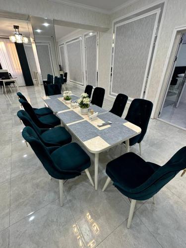 Khu vực ghế ngồi tại LIANALI Plaza