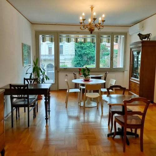 a dining room with a table and chairs at B&B Velocipede in Cervignano del Friuli