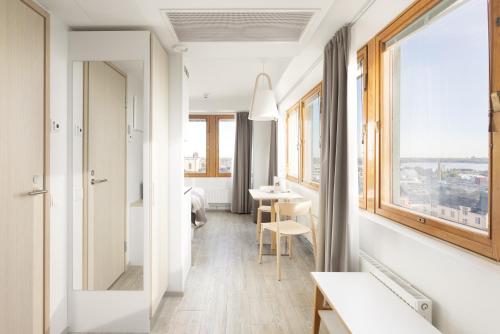 a room with a window and a table and chairs at Noli Sörnäinen in Helsinki